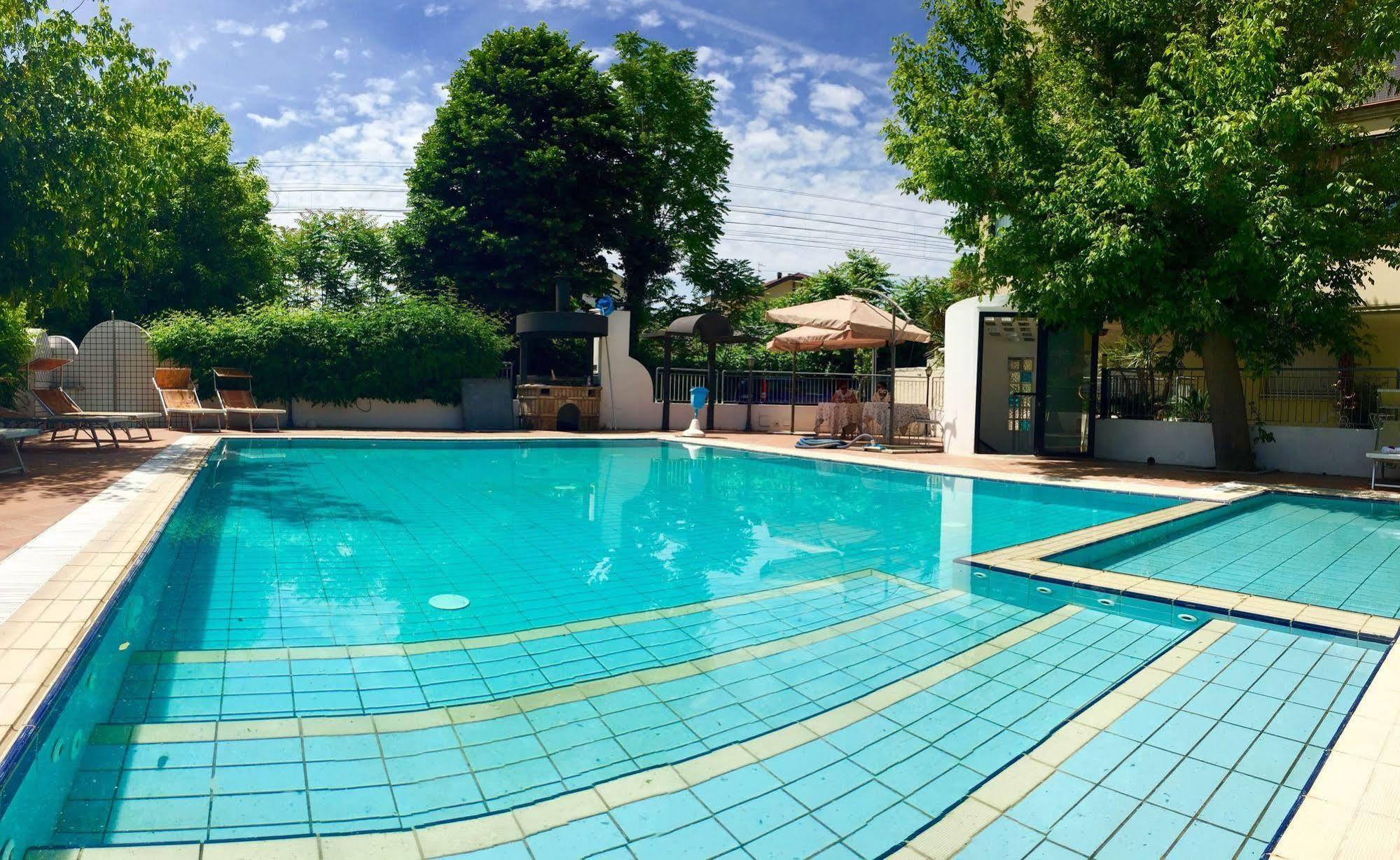 Hotel Mehari Ριτσόνε Εξωτερικό φωτογραφία